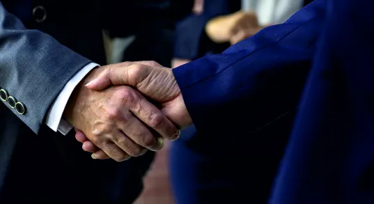 Стратегия интеграции ИТ-инфраструктуры для компаний, готовящихся к слияниям и поглощениям